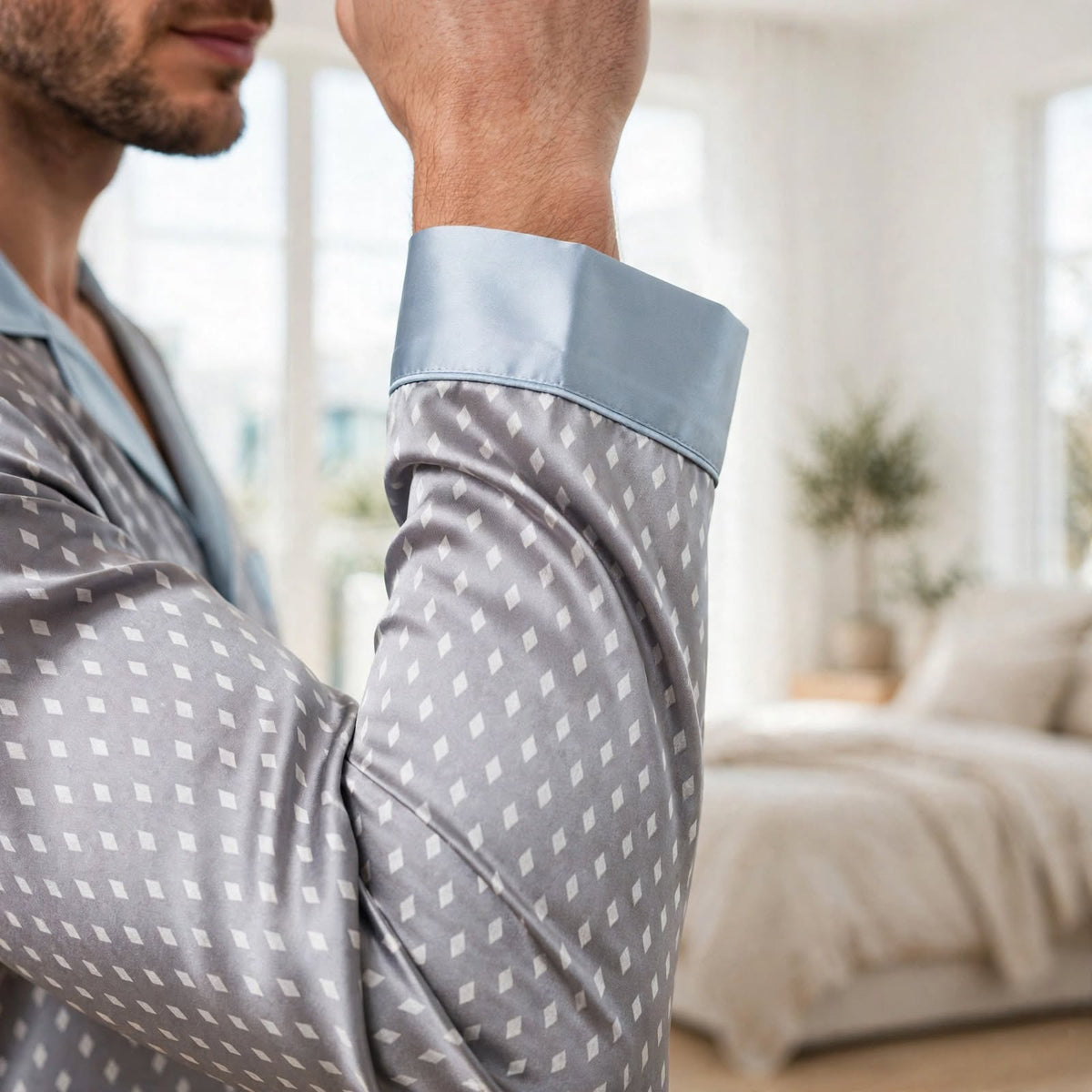 Pyjama en soie long homme gris luxe